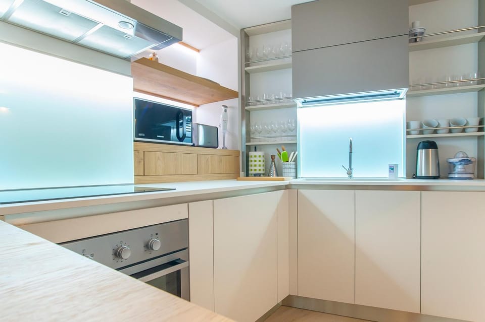 Kitchen or kitchenette, oven, stove