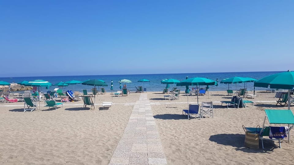 BHaiti - la baita sul mare House in Terracina