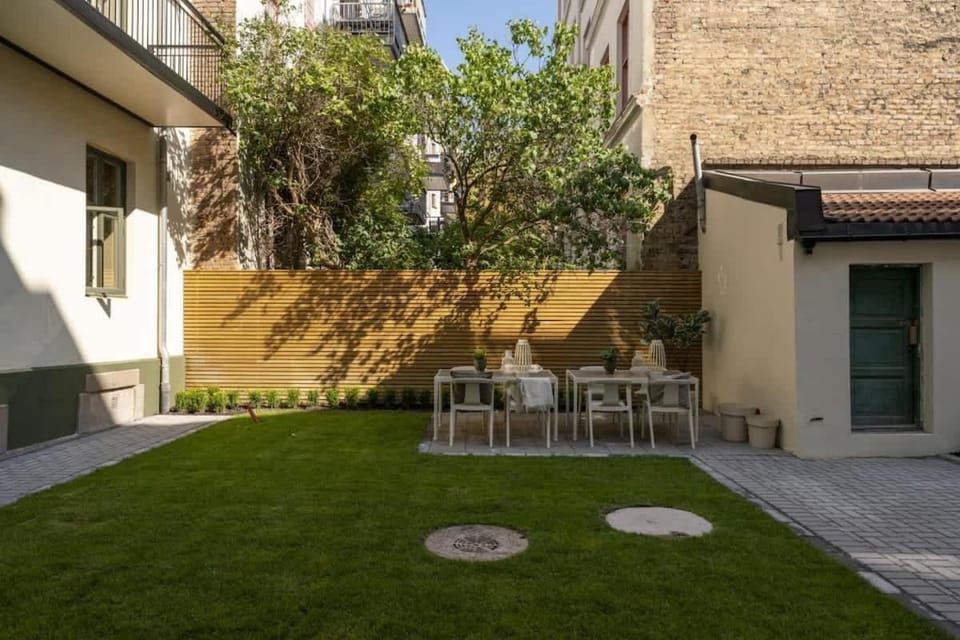 Property building, Day, Inner courtyard view