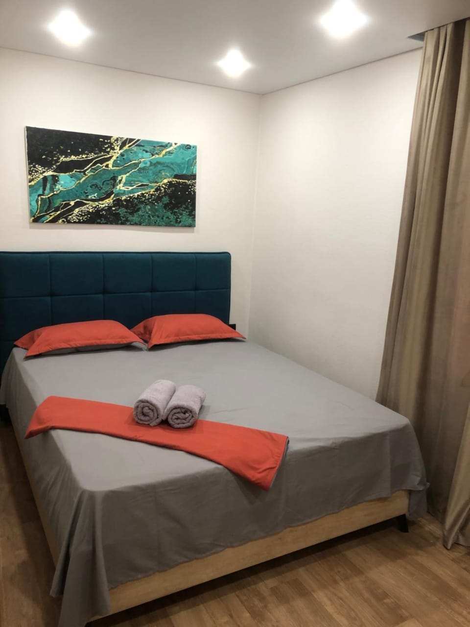 Bed, Photo of the whole room, Bedroom, towels