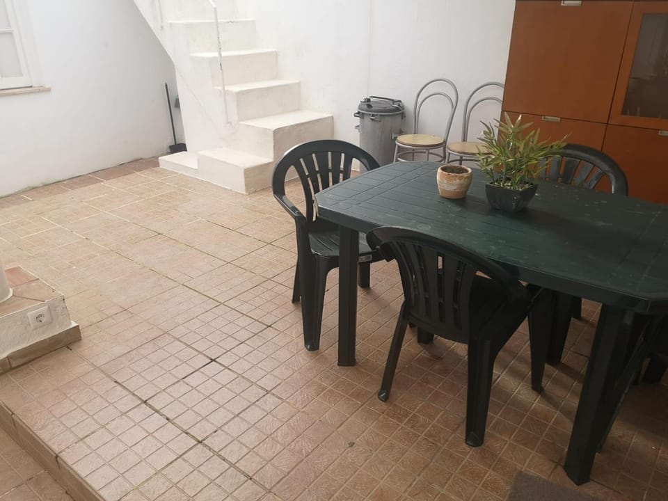 Seating area, Dining area
