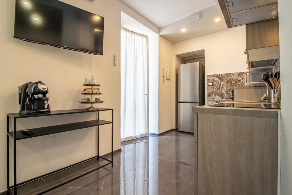 TV and multimedia, Kitchen or kitchenette, oven, stove