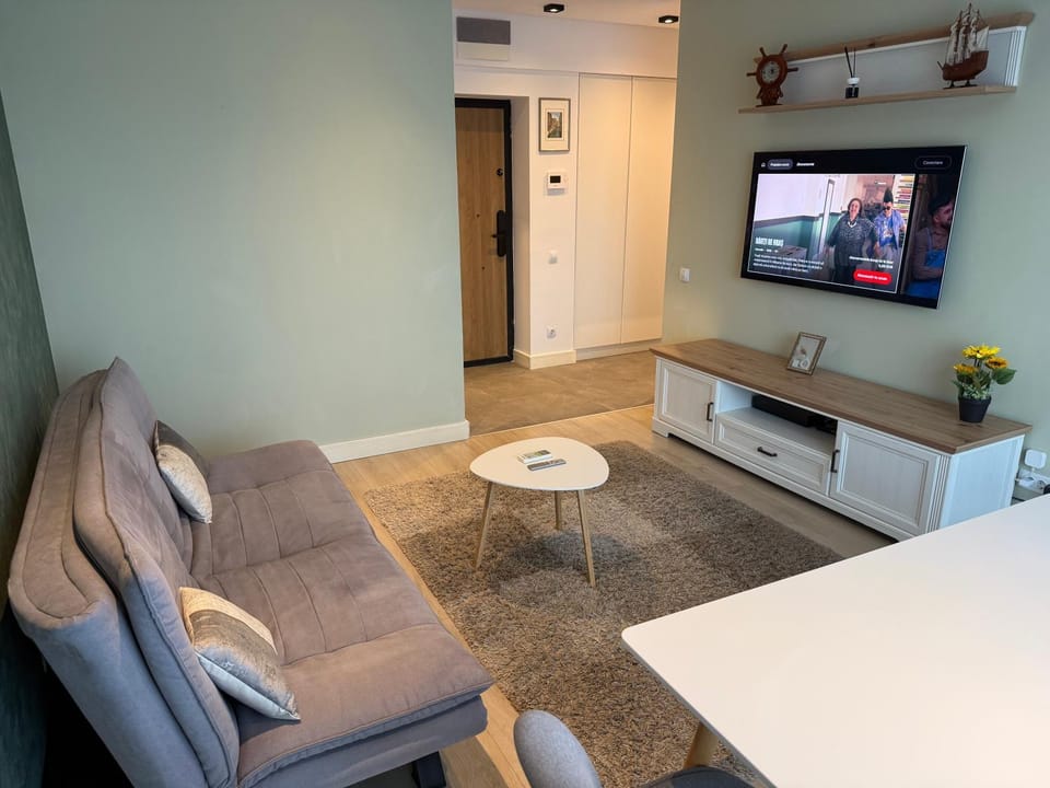 Communal lounge/ TV room, TV and multimedia, Living room, Seating area, Evening entertainment