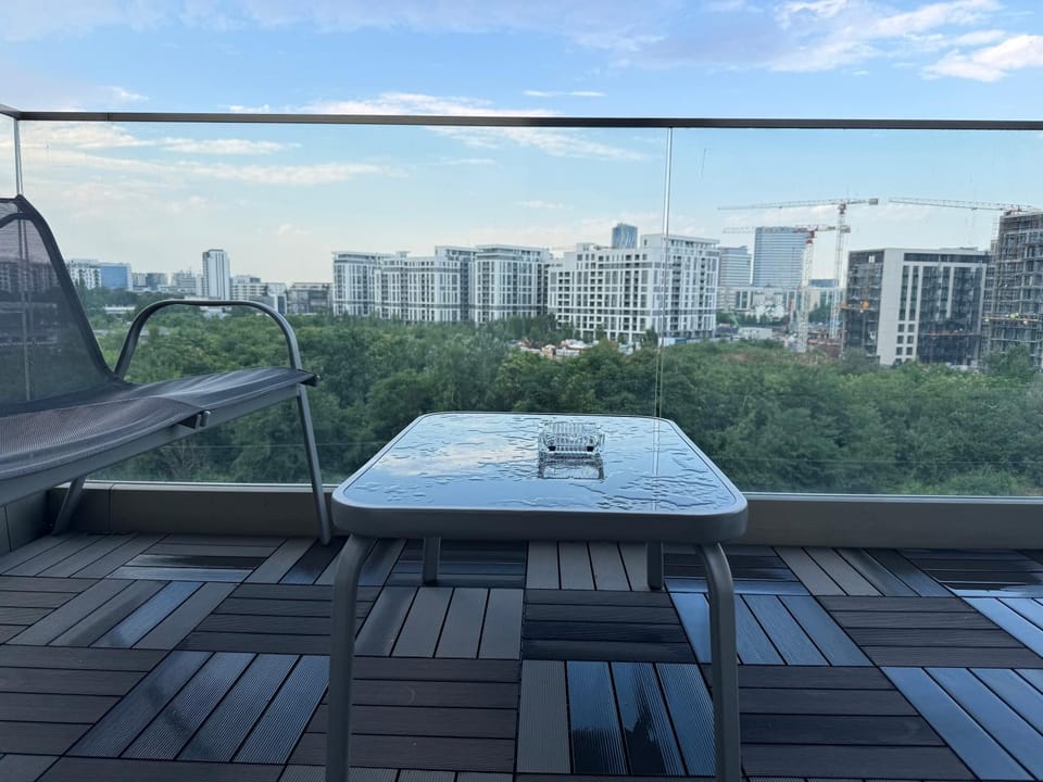 View (from property/room), Balcony/Terrace, City view