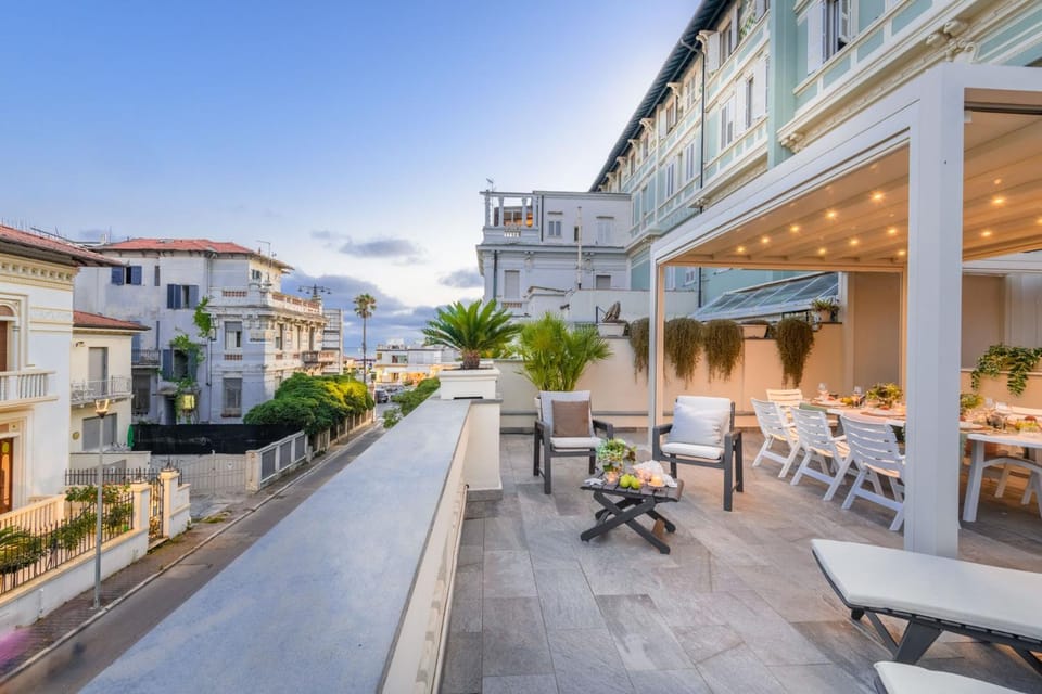 Gemma Imperiale 3 Bedrooms Apartment with Terrace in Viareggio Apartment in Viareggio