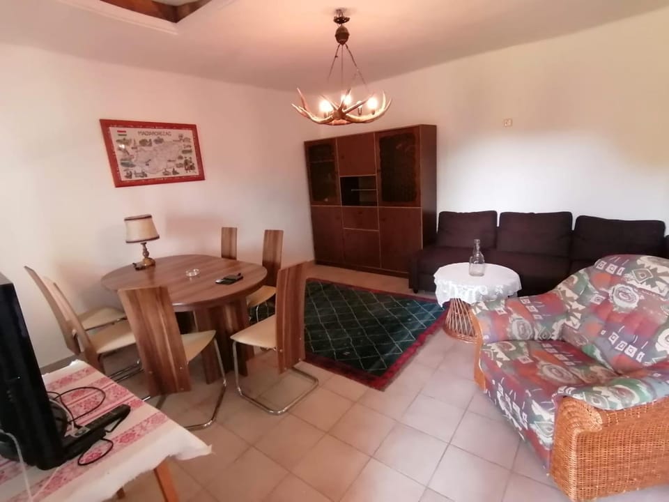 Romantisches Ferienhäuschen in den Weinbergen von Garabonc mit schöner Aussicht House in Hungary