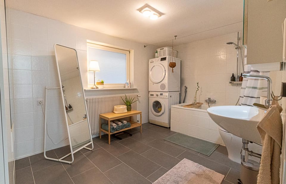 Shower, Toilet, Bathroom, Bath, towels