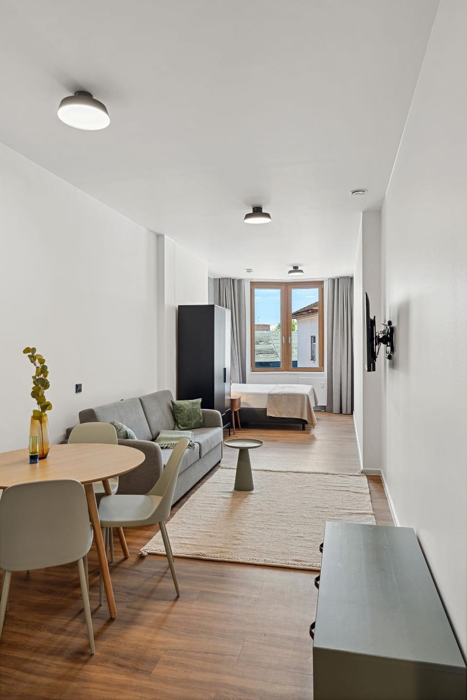 TV and multimedia, Seating area, Dining area