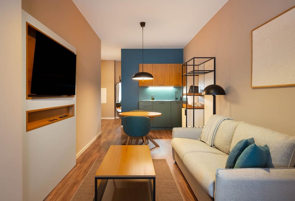 TV and multimedia, Seating area, kitchen
