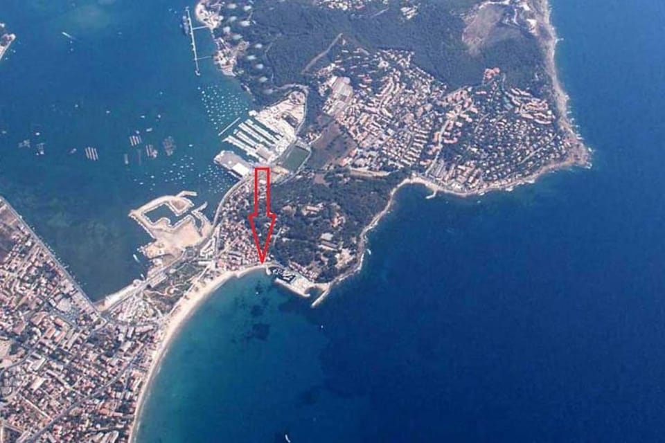 Le "Petit Chic" , Accès plage direct , Exposition Sud , Calme , Climatisation Apartment in La Seyne-sur-Mer