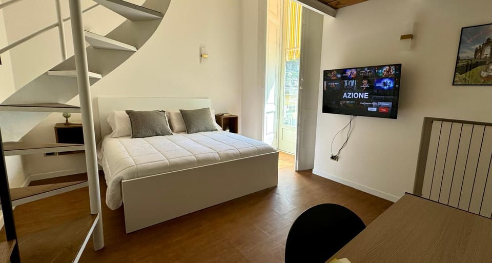 Communal lounge/ TV room, Bed, TV and multimedia, Photo of the whole room, Evening entertainment, Bedroom, internet