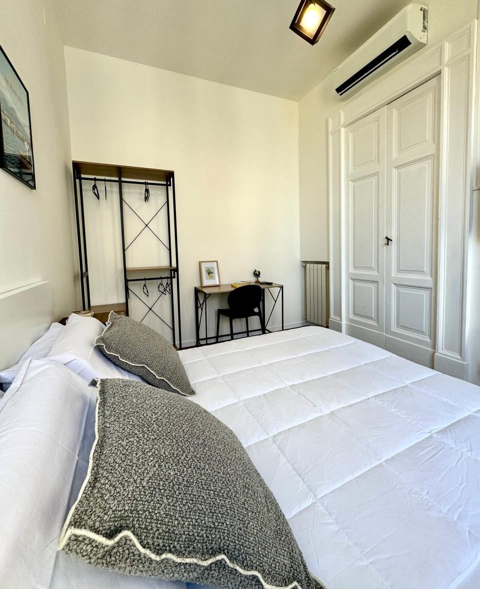 Bed, Photo of the whole room, Bedroom, wardrobe, air conditioner