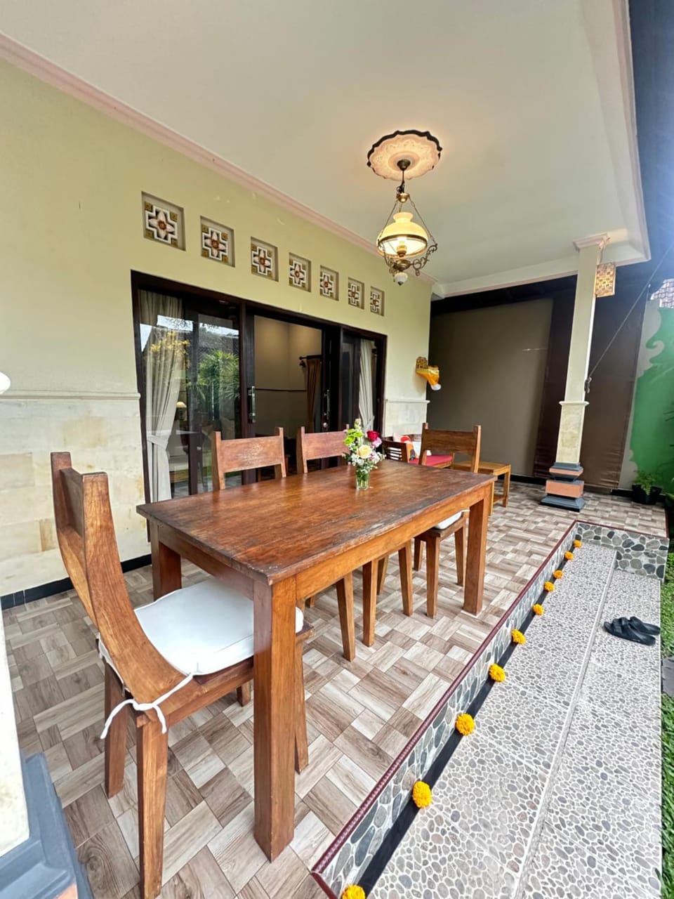 Restaurant/places to eat, Seating area