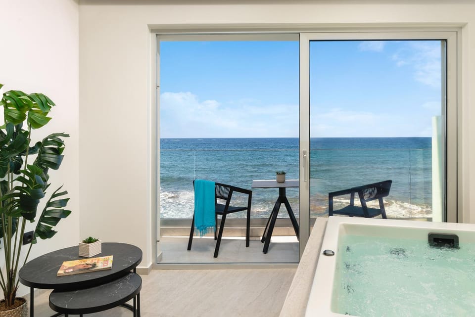 Hot Tub, Balcony/Terrace, Seating area, Sea view