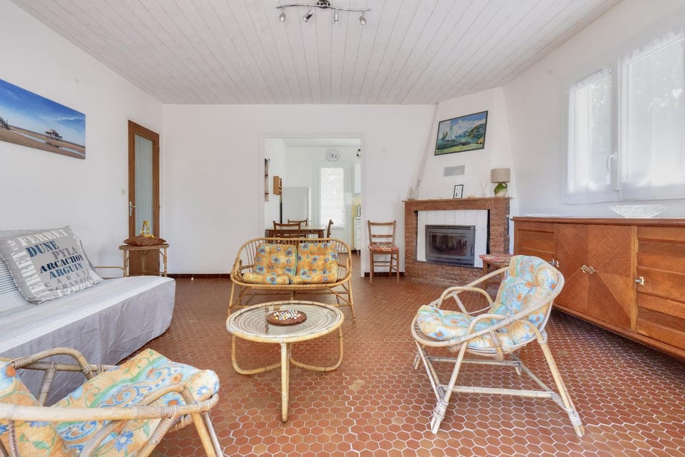 Communal lounge/ TV room, Living room