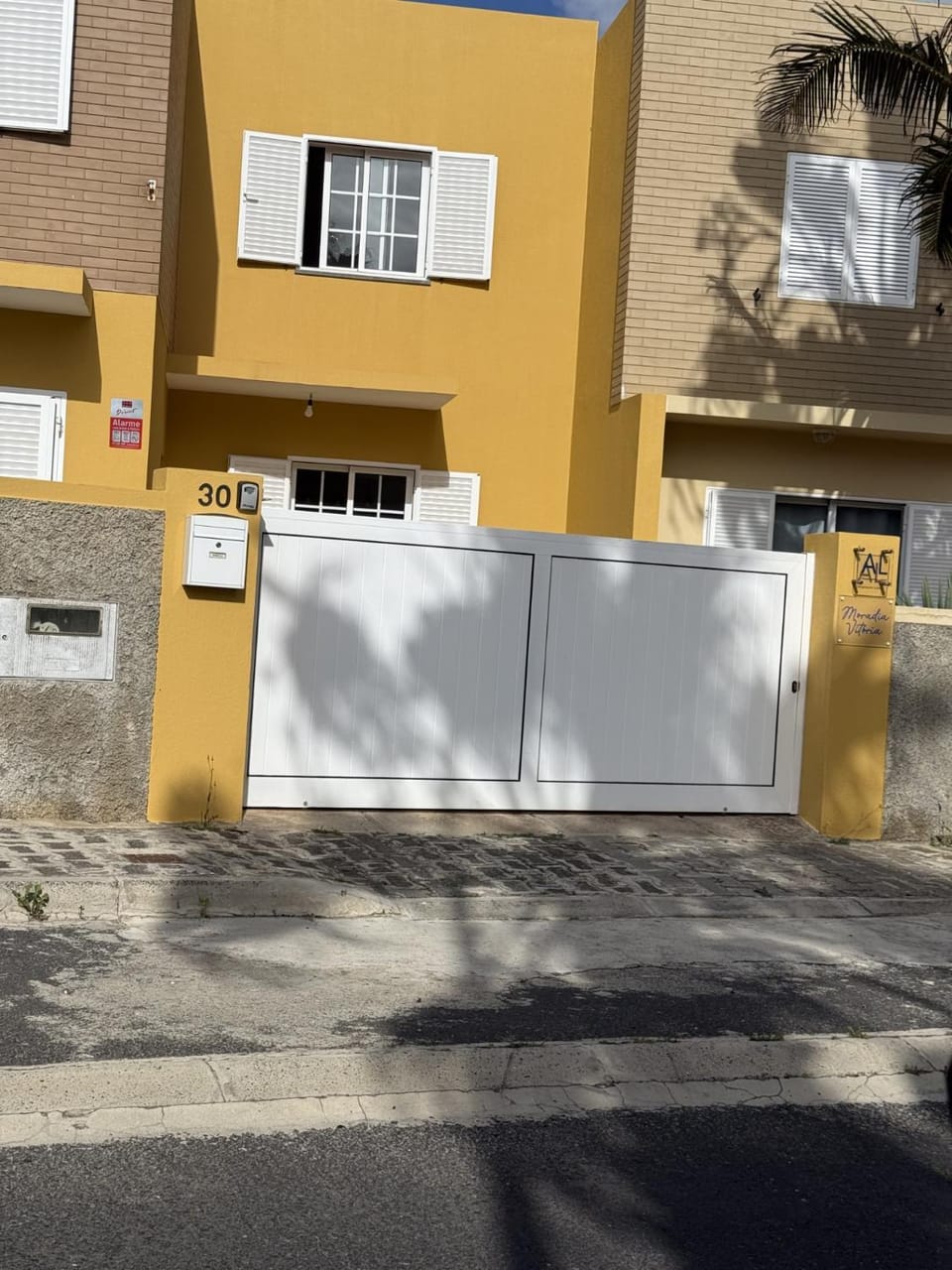 Moradia Vitória House in Vila Baleira