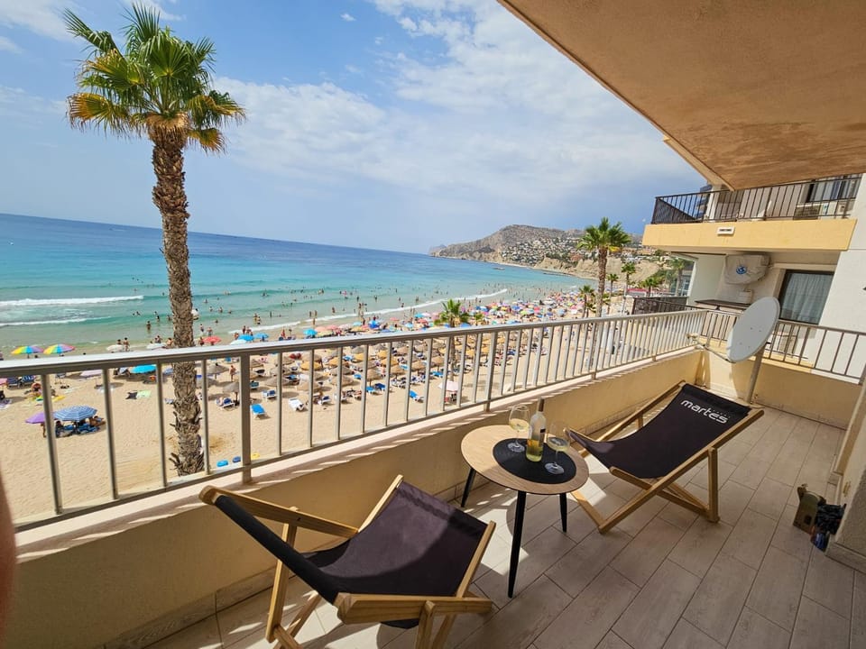 Natural landscape, Balcony/Terrace, Seating area, Beach, sunbed