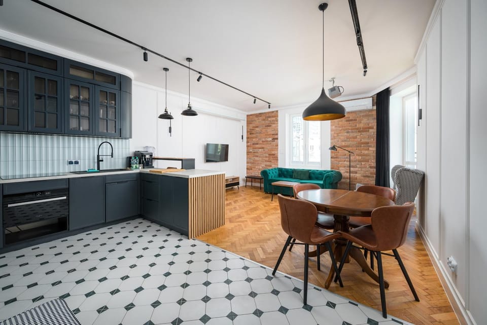 Kitchen or kitchenette, Dining area, oven, stove