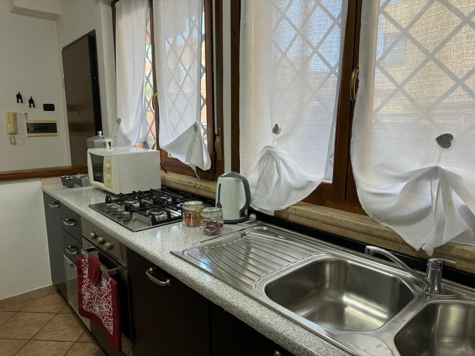 Airport 5 - Free Wifi - Parking - AC Apartment in Lazio