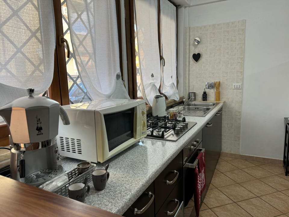 Airport 5 - Free Wifi - Parking - AC Apartment in Lazio