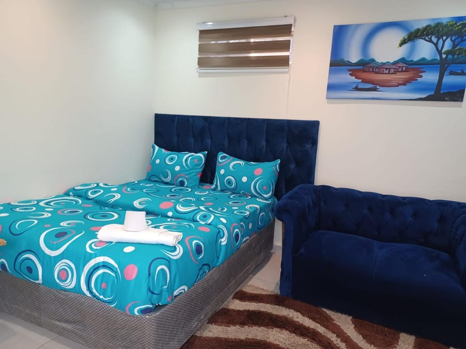 Bed, Living room, Seating area, Bedroom