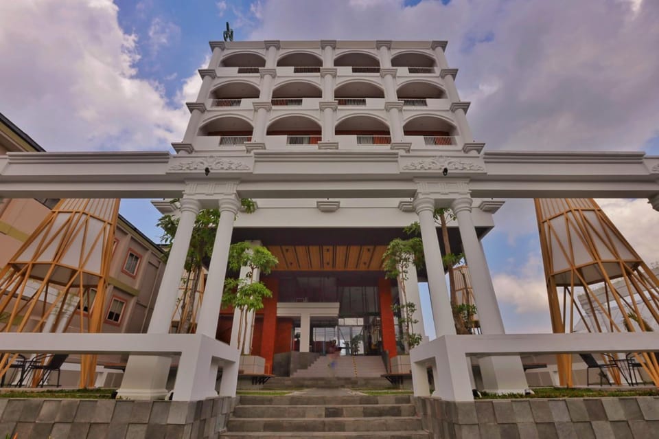 Facade/entrance