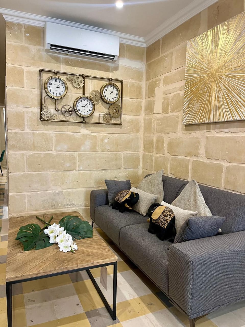 Living room, Seating area, air conditioner