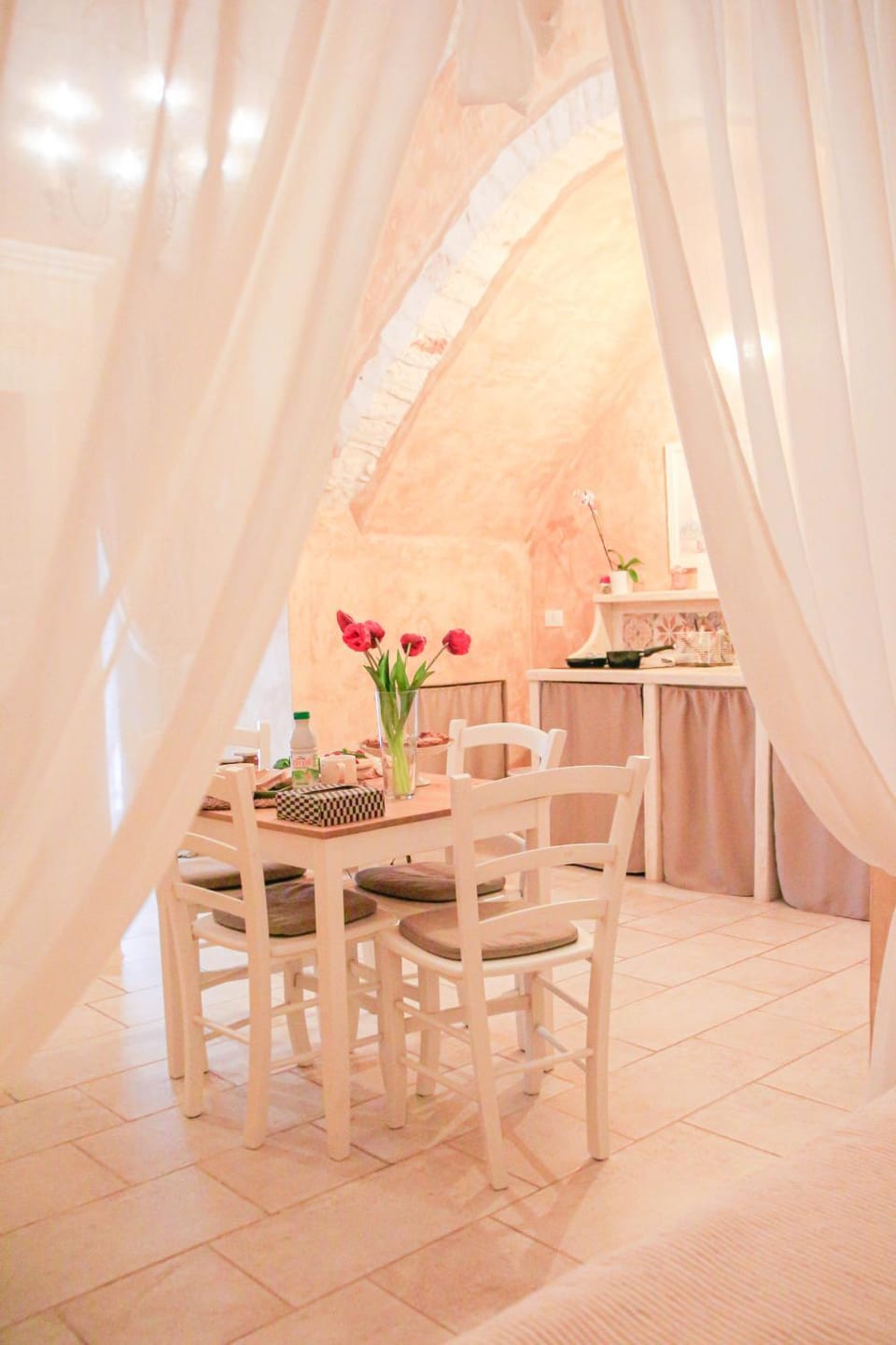 Kitchen or kitchenette, Living room, Seating area, Dining area, kitchen