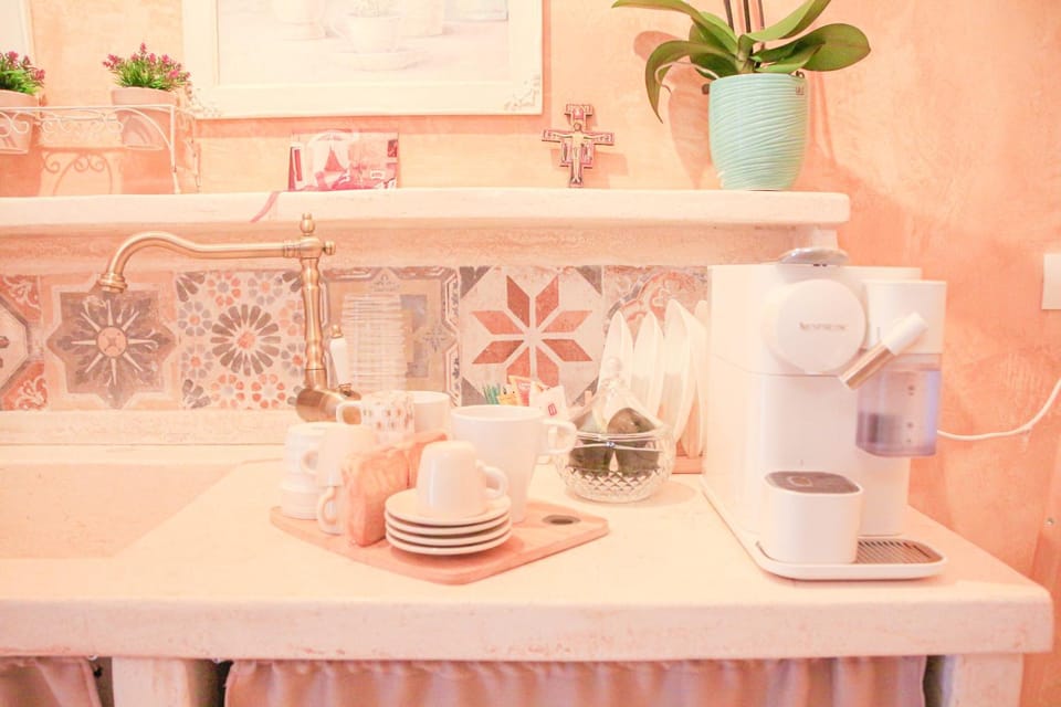 Coffee/tea facilities, Kitchen or kitchenette, kitchen