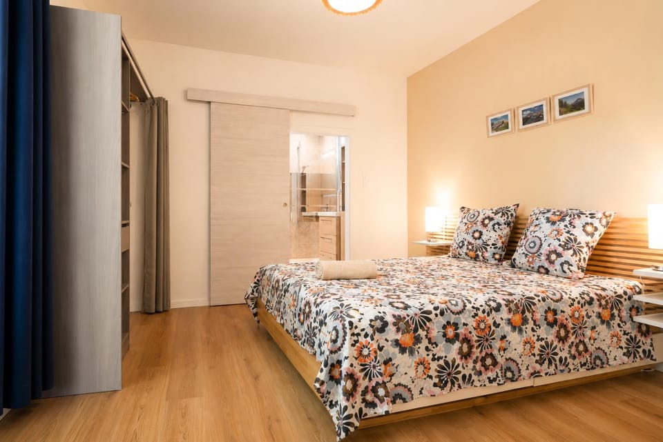 Bed, Photo of the whole room, Bedroom, wardrobe