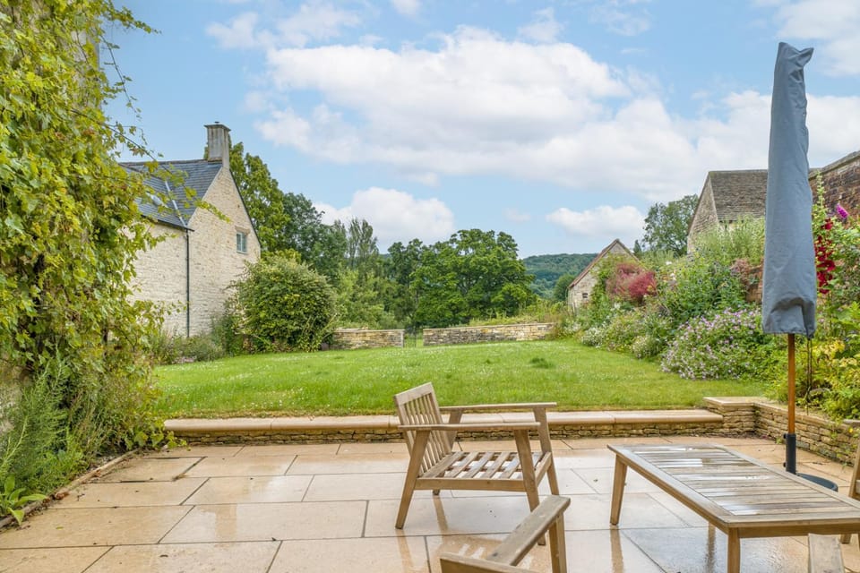 The Mill House - Beautiful 4BD Country Home House in Stroud District