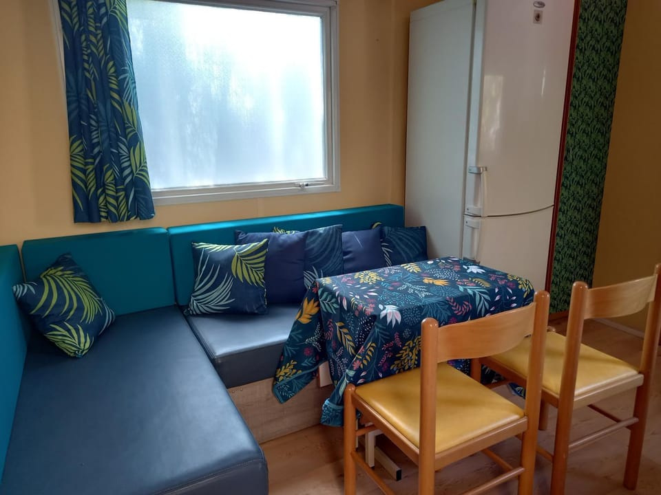 Dining area, Internal: Not applicable to any particular room
