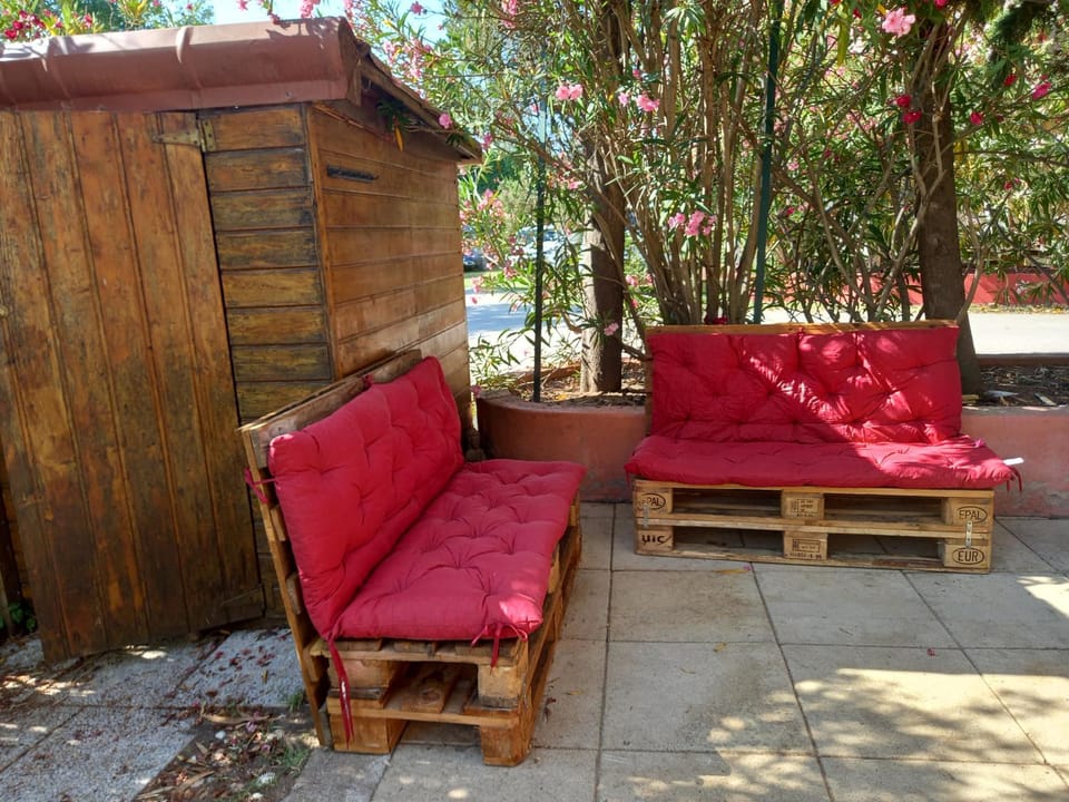 Patio, Garden, Living room