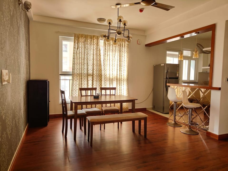 Seating area, Dining area