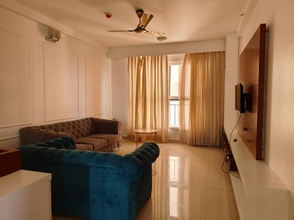 Communal lounge/ TV room, TV and multimedia, Living room, Seating area, Evening entertainment