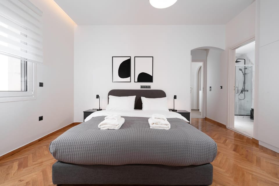 Bed, Photo of the whole room, Bedroom, towels