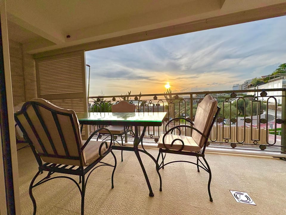 Day, View (from property/room), Balcony/Terrace, Seating area, Dining area, Sunrise, Sunset