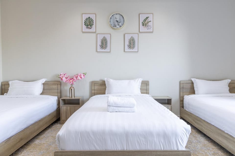Bed, Photo of the whole room, towels