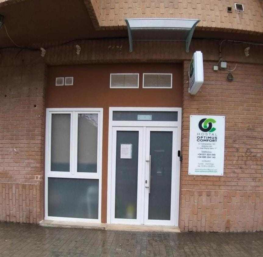 Property building, Facade/entrance, Day