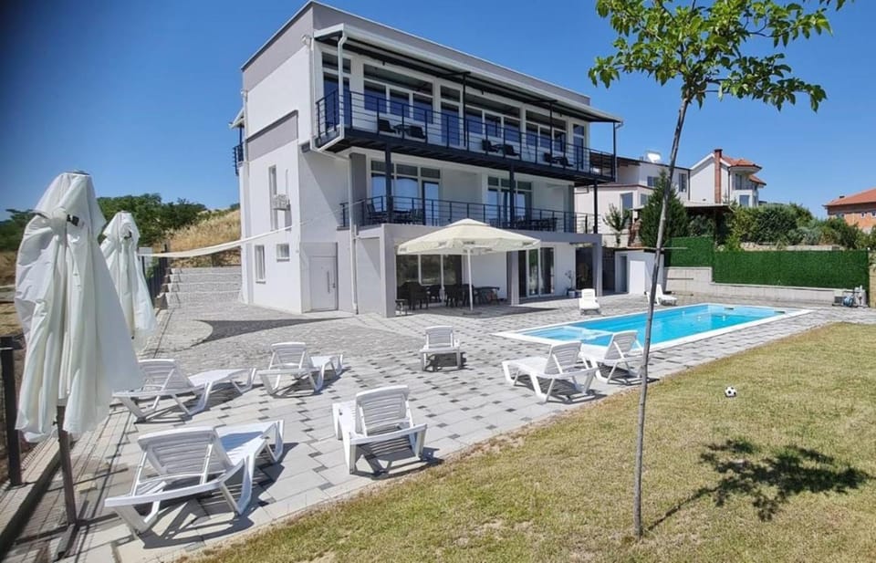 Property building, Swimming pool
