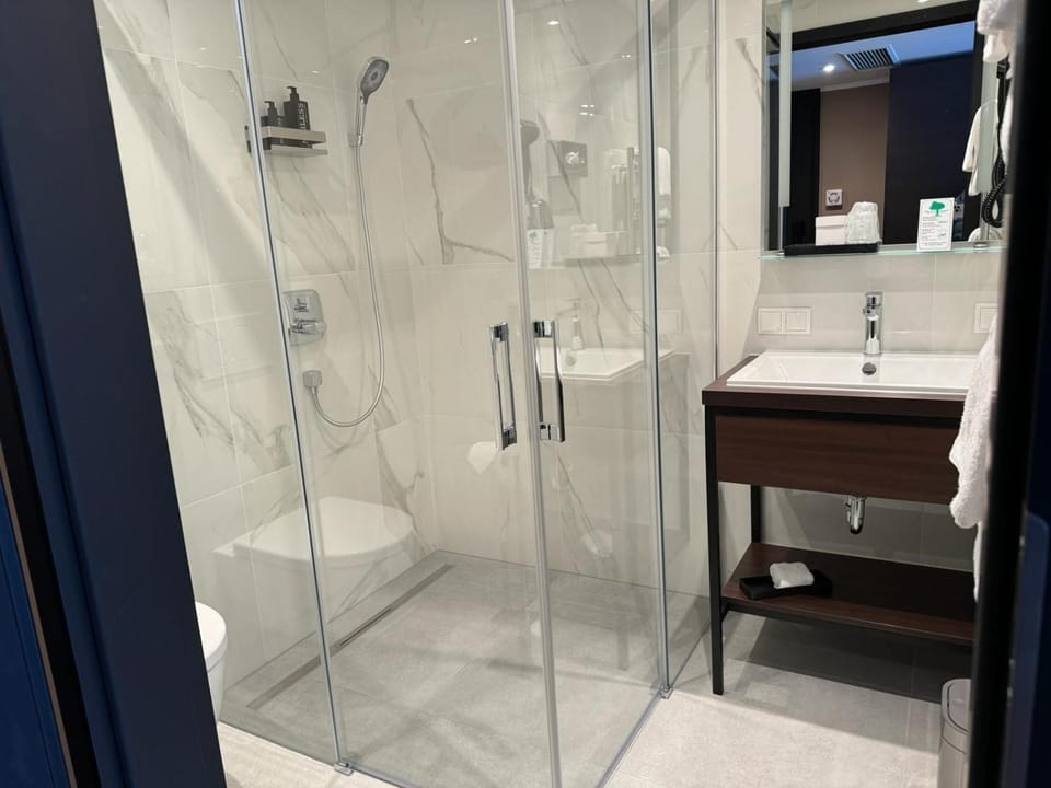 Shower, Toilet, Bathroom