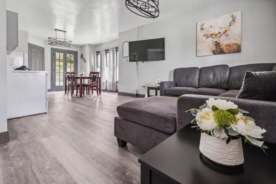 Spacious 5Br 2bath near the Falls & Casino House in Niagara Falls