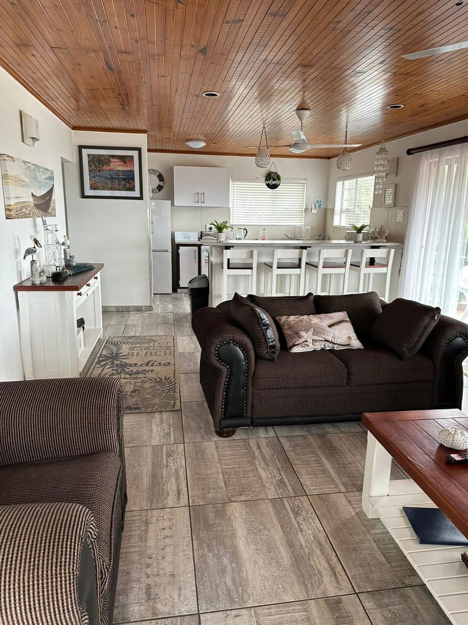TV and multimedia, Kitchen or kitchenette, Living room, Seating area, Dining area