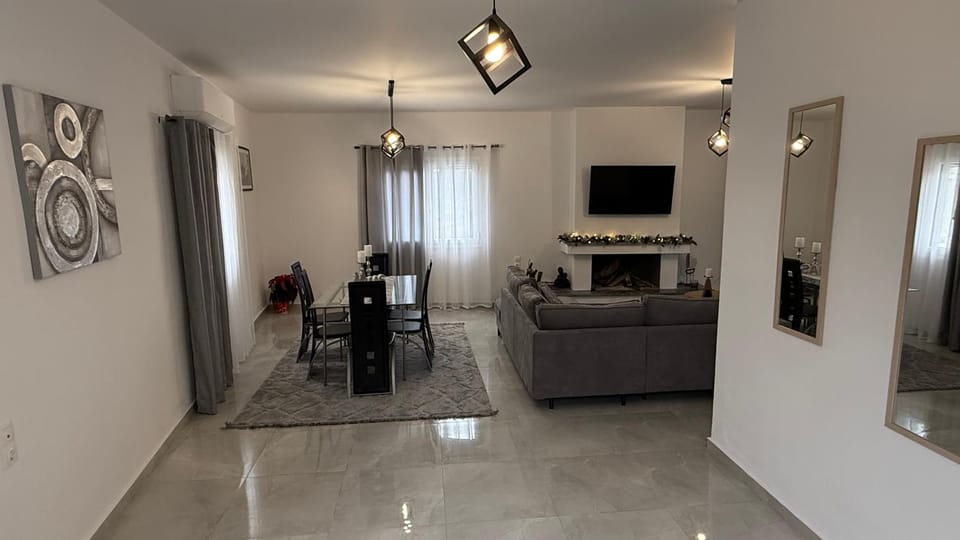 Το ΦΑΡΑΓΓΙ Του ΠΑΡΝΑΣΣΟΥ Apartment in Peloponnese, Western Greece and the Ionian