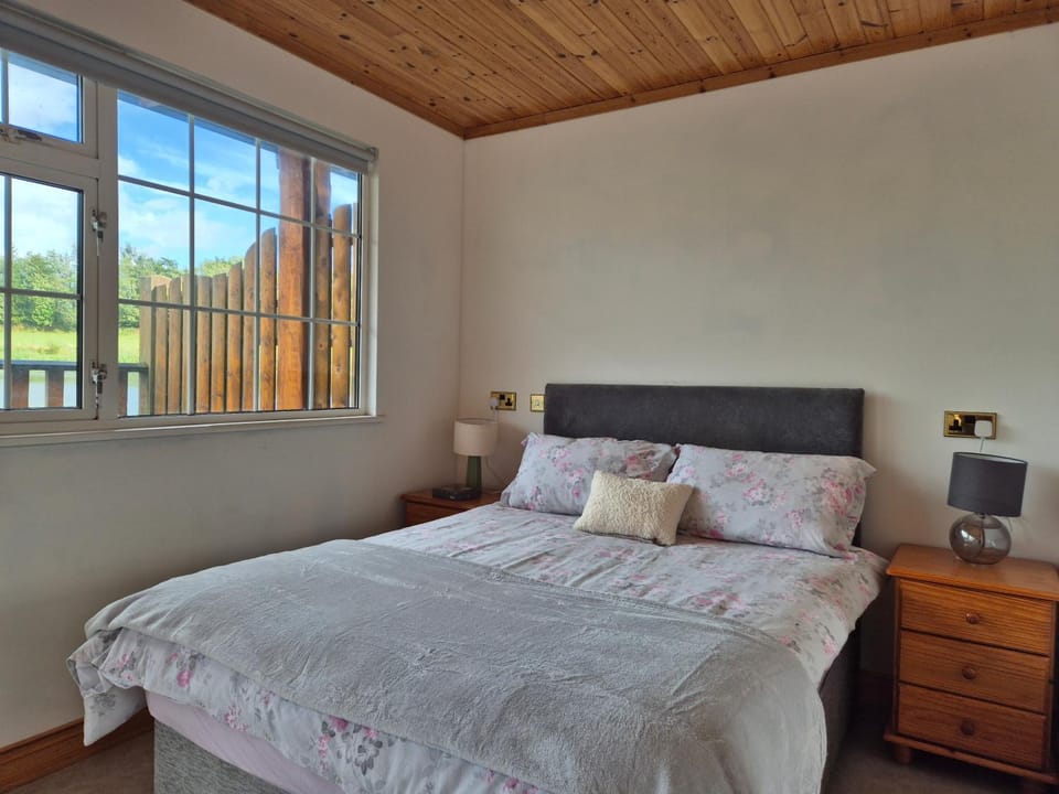 Waterfront Lodges - North Cabin Cabin in Leitrim, Co. Leitrim, Ireland