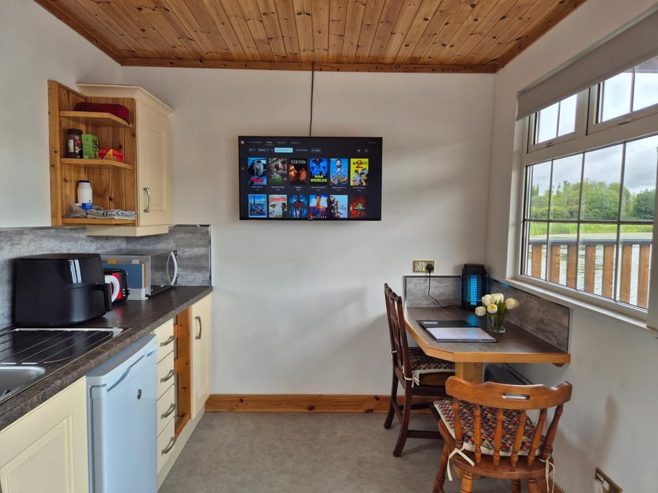 Waterfront Lodges - North Cabin Cabin in Leitrim, Co. Leitrim, Ireland