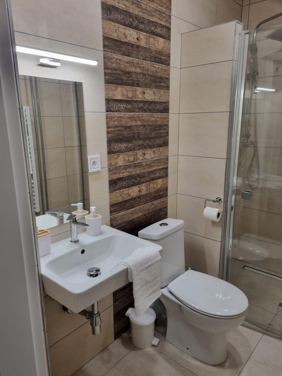 Toilet, Bathroom, towels