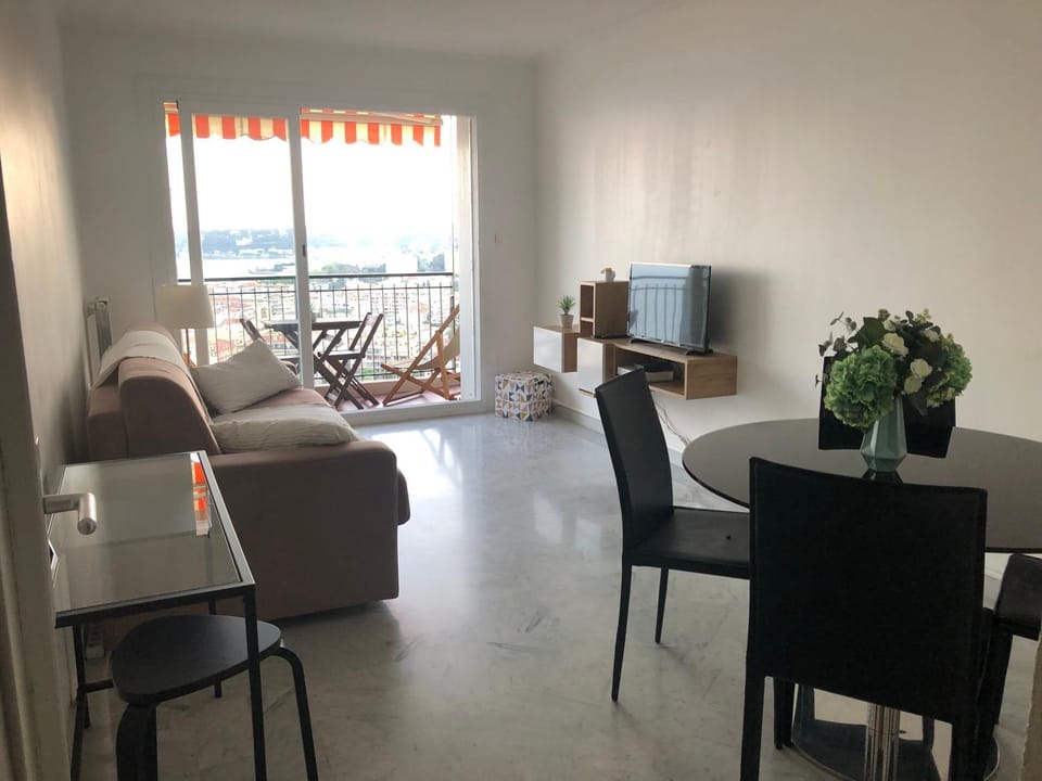 Communal lounge/ TV room, Dining area