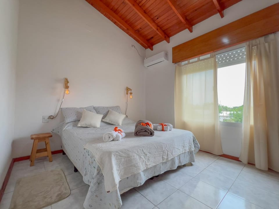 Bed, Photo of the whole room, Bedroom, towels, air conditioner