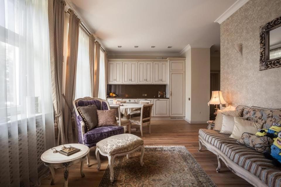 Living room, Seating area